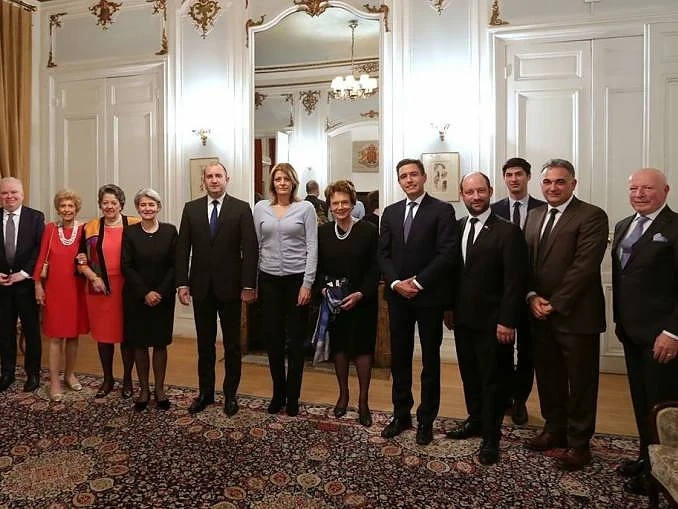 Десислава Радева редом до президента в Париж
