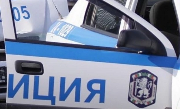 Полицаи нахлуха в погребалните бюра на Бургас