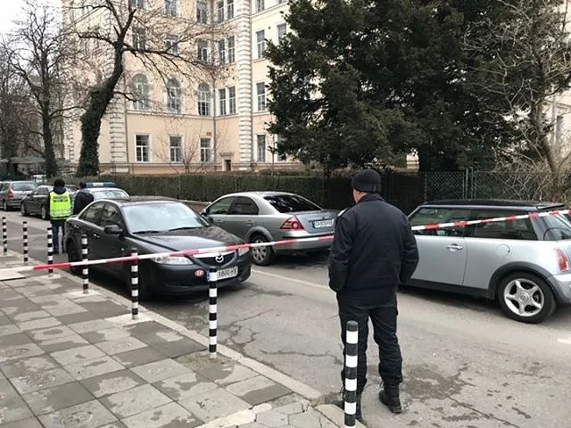 Полицията издирва двама заподозрени за показната стрелба в София  