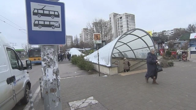 Три месеца след ремонта подлезът на Окръжна болница тече, асансьорите не работят 