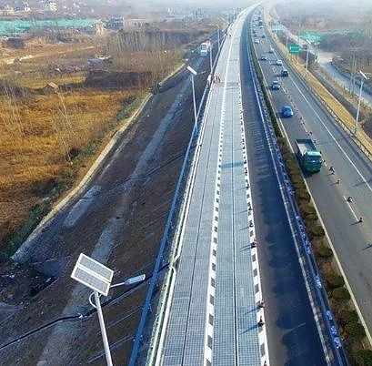 Китай създаде магистрала, която произвежда ток и топи снега през зимата