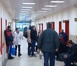 Вируси ни атакуват, болниците препълнени с хора  