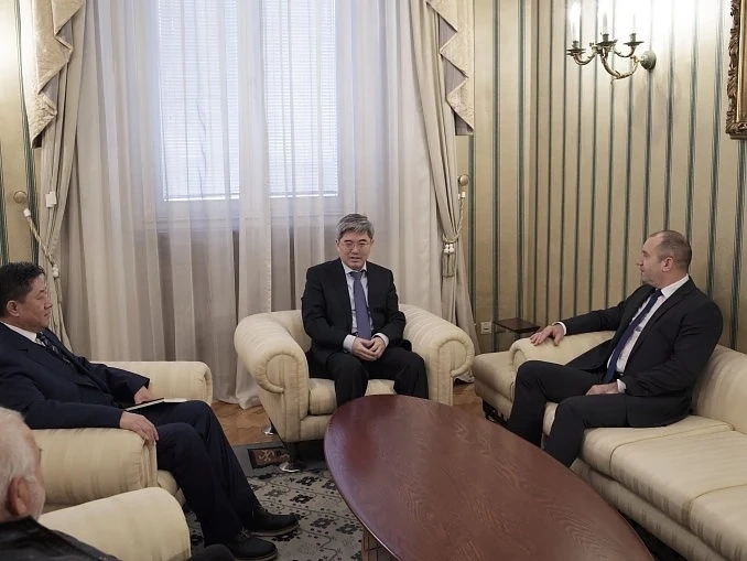 Президентът Радев на среща с проф. Гордън Уан: Между България и Китай има отлични отношения