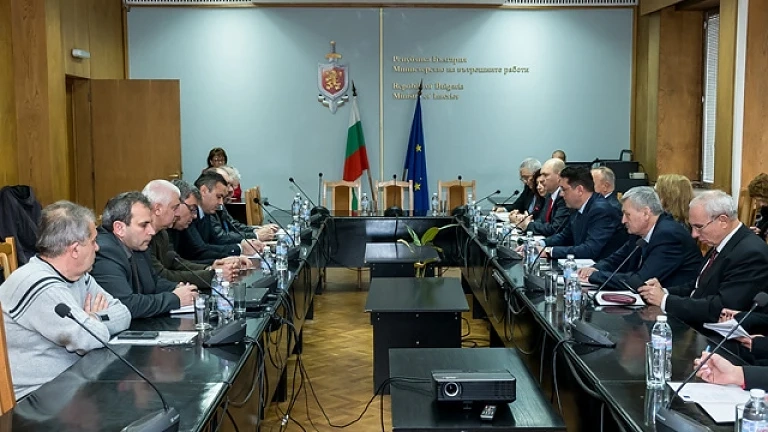 Синдикатите на МВР спират протестите