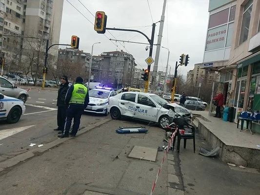 Катастрофа между патрулка и лека кола в столичния кв. „Младост”
