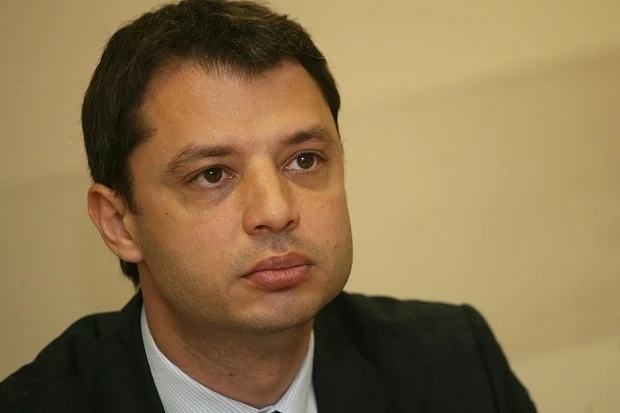 Делян Добрев попита дали Елена Йончева работи за чуждо разузнаване
