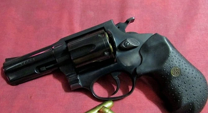 Откриха незаконен арсенал в дома на 58-годишен мъж