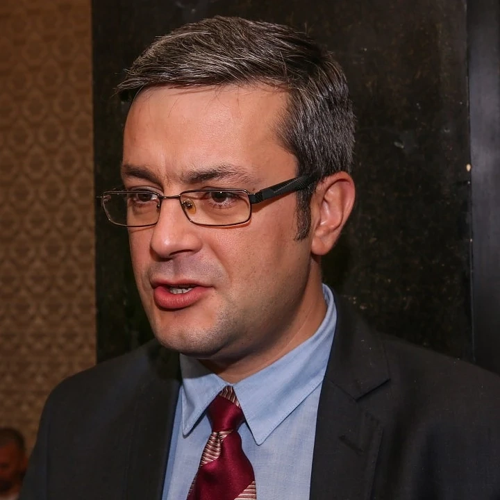 ГЕРБ: Вотът на недоверие е, за да дават Нинова по новините