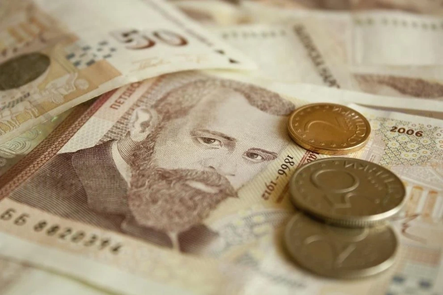 Увеличават с 50 лв. заплатите на хората, които ще работят по програми