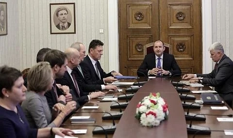 Радев: Администрацията трябва да подобри работа