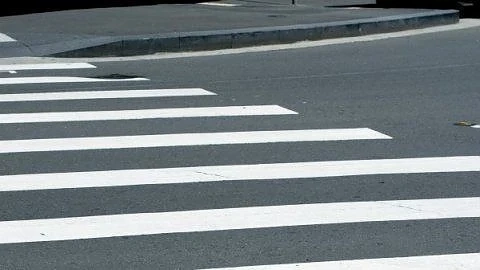 Жена се бори за живот, блъсната на зебра
