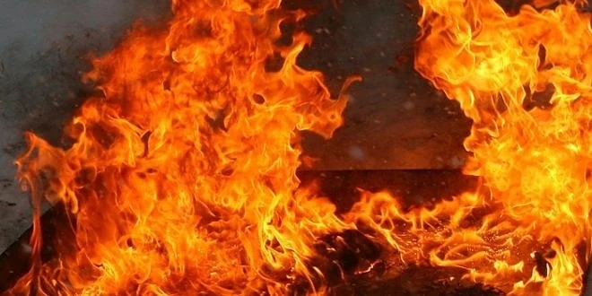 Кола пламна в автосервиз, засегна още 3 коли