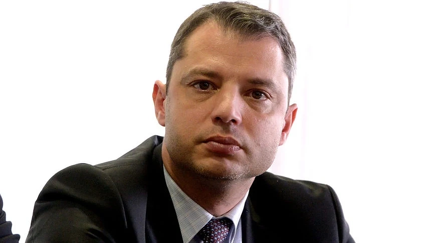 Пак скандал Добрев - Йончева в парламента, той й поиска оставката