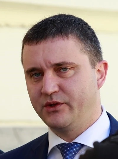 Горанов: Не планираме промяна в акцизите на цигарите до 2021 година