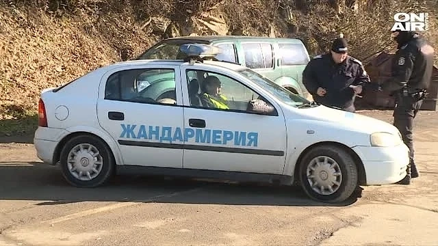 Напрежение в Ихтиман: Жандармерията блокира ромската махала