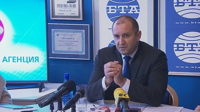 Президентът Румен Радев пита: Има ли премиерът общи бизнес интереси с Делян Пеевски? 