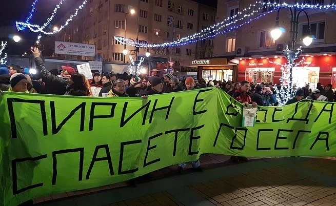 Протестиращи за Пирин поискаха оставката на Валери Симеонов