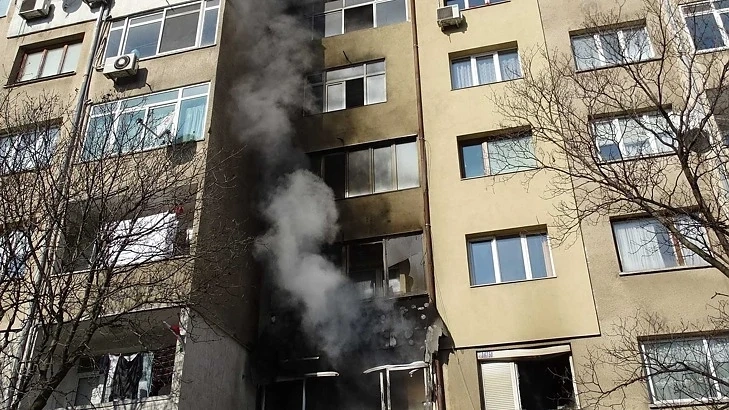 Избухна пожар в жилище в Благоевград 