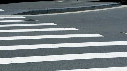 Автобус блъсна дете на пешеходна пътека