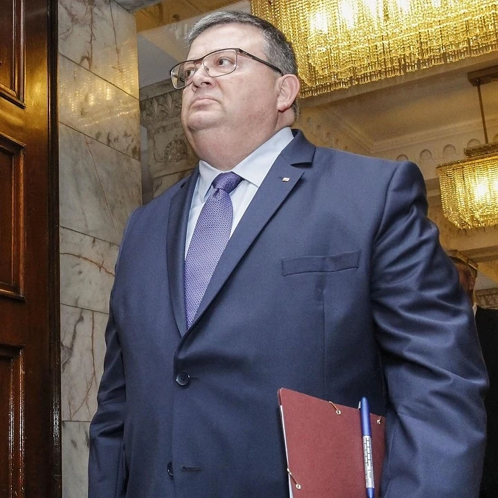 Сотир Цацаров изиска делото за прегазената бременна