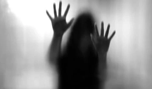 Трима младежи са държани с години под ключ в дома им в София