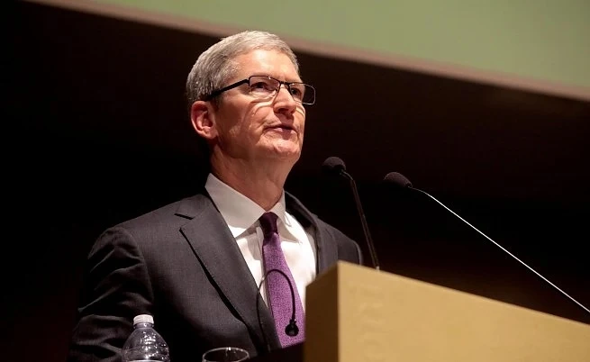 Тим Кук: Apple не гледа конкурентите си