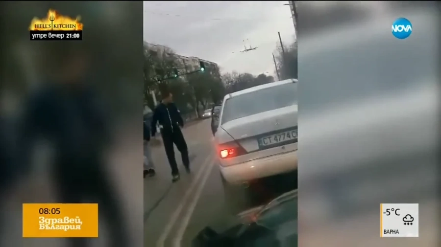 Младеж би шофьор с метална тръба след удар с бухалка