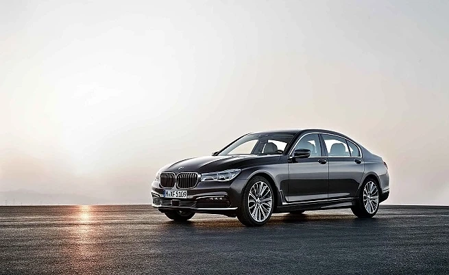 BMW спира за година бензиновите „седмици“ в Европа