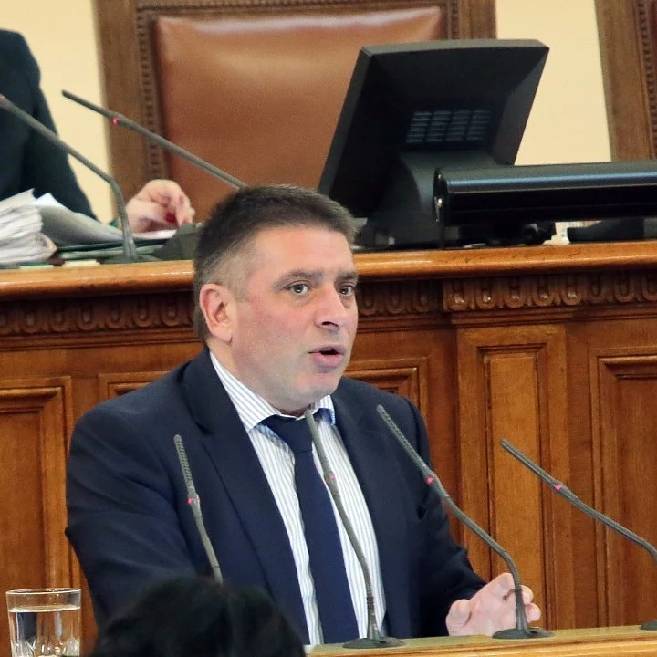 Парламентът отложи дебатите по спорни промени за корупцията