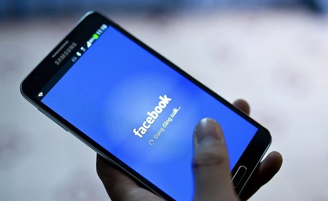 Facebook събирал и данни за телефонни разговори и SMS-и
