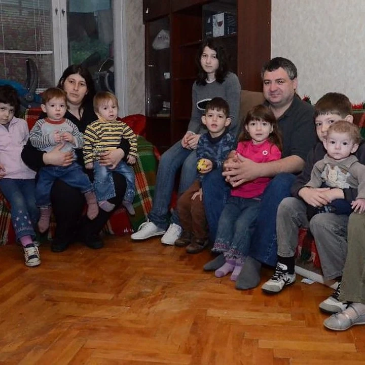 Отнеха 11-те деца на русенското семейство