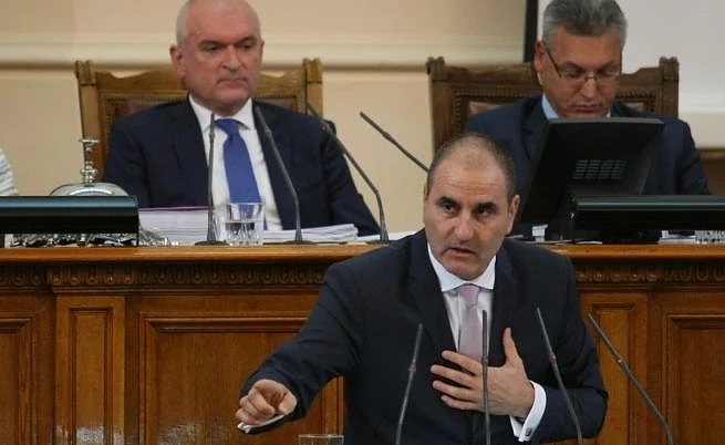 Цветанов: Румен Радев обслужва чужди интереси