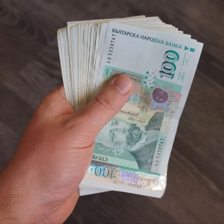 33 хиляди у нас взимат заплата над 5000 лв.