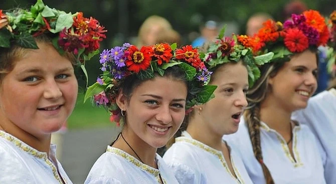 Светла сряда е, изпълняват се обичаи за дъжд и плодородие