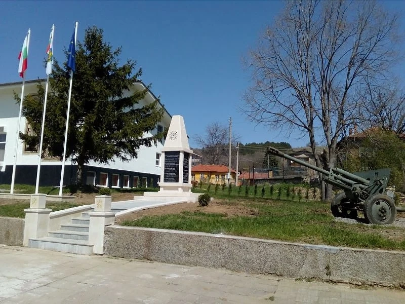 Каракачанов открива мемориал на загиналите във войните