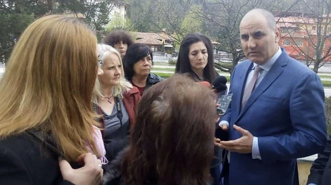 Цветанов скастри Радев: Най-хубаво е да си президент, само намираш кусури