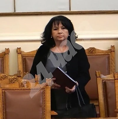 Петкова: Не вярвам Върбакова да е лицето, което ще управлява чисто технологично ЧЕЗ