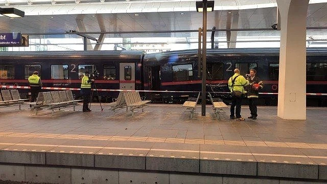 Два влака се сблъскаха в Залцбург, десетки са ранени