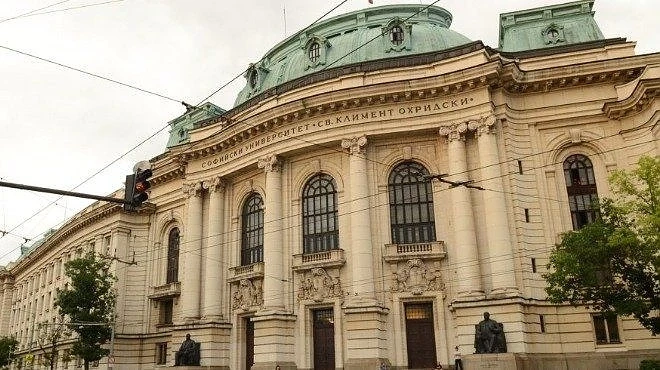 Правителството гласува таксите за студенти