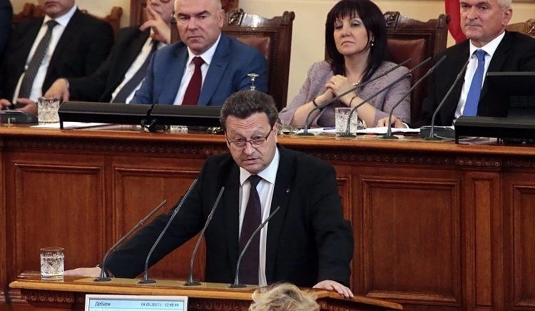 ГЕРБ и БСП се скараха за пътищата