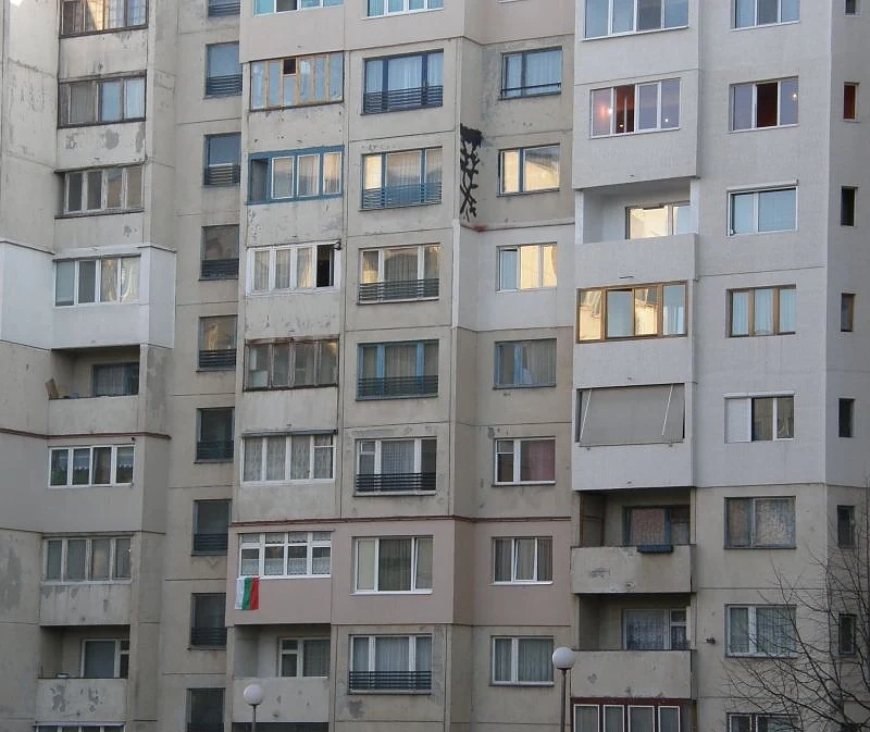 Млад мъж се самоуби, хвърляйки се от блок в Пазарджик