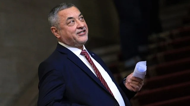 Валери Симеонов представя няколко законопроекта на депутатите