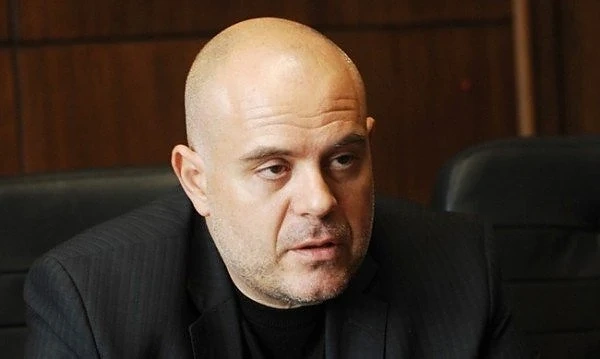 Иван Гешев: Защитата иска да превърне процеса за КТБ в политически, за да не екстрадират Цветан Василев