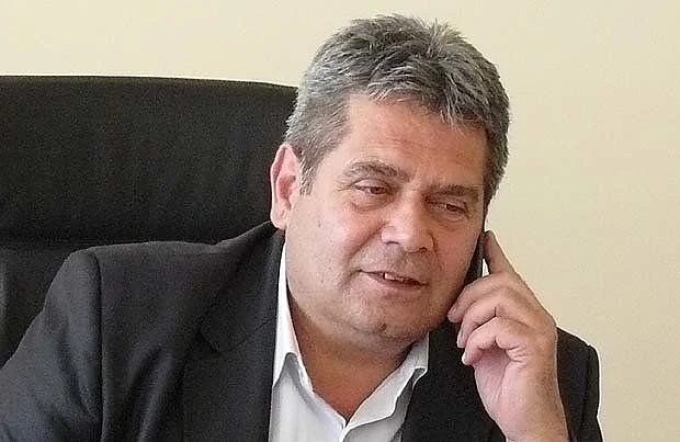 Кметът на Радомир отива на съд - вместо път ремонтирал улици