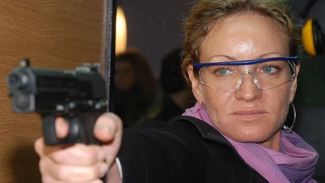 Златен медал с оръжие... назаем