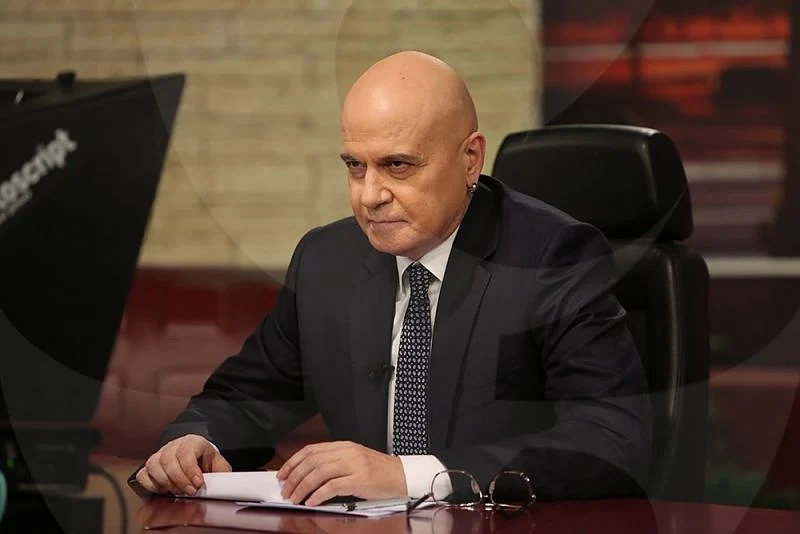 Медиана: 30% за партия на Слави Трифонов, почти 37% за формация на президента Радев