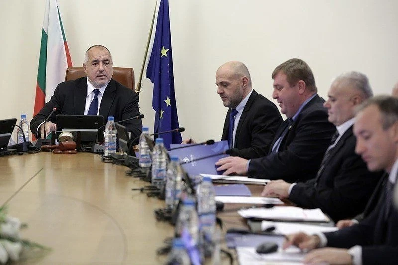 Каракачанов пита дали новите изтребители не може да се ремонтират у нас