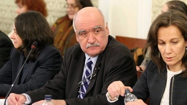 Шефът на здравната каса подава оставка