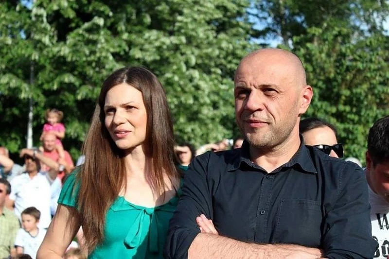Съпругата на вицепремиера Томислав Дончев скандализира с расистки коментар