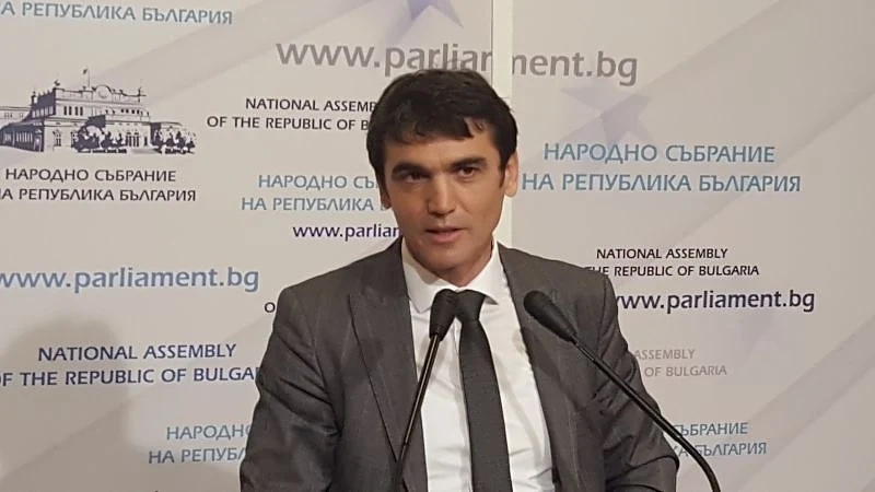 Поискаха оставката на шефа на парламентарната комисия за българите в чужбина